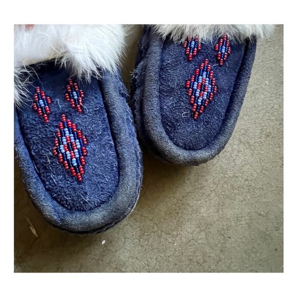 Vintage  Beaded Moccasins Minnetonka Handmade Rabbit Fur - Picture 1 of 7